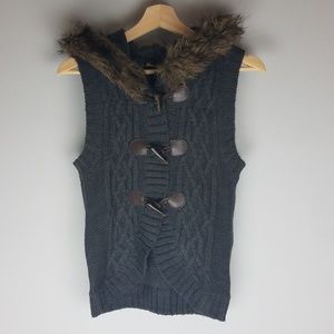 💜 Love by Design | Fur trimmed sweater vest M
